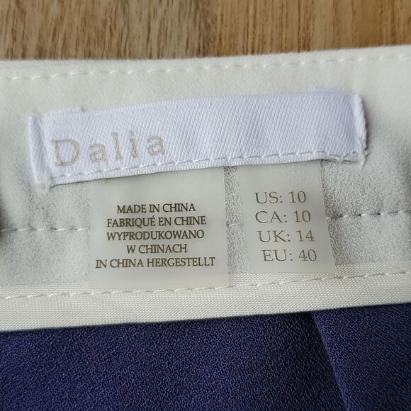 🔺️Dalia Cream & Blue Dressy Shorts Size 10 - Picture 7 of 8